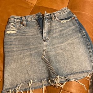 Zoe natural rise skirt in size 24/00